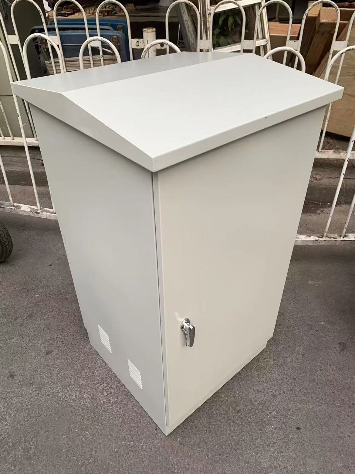 Outdoor waterproof cabinet