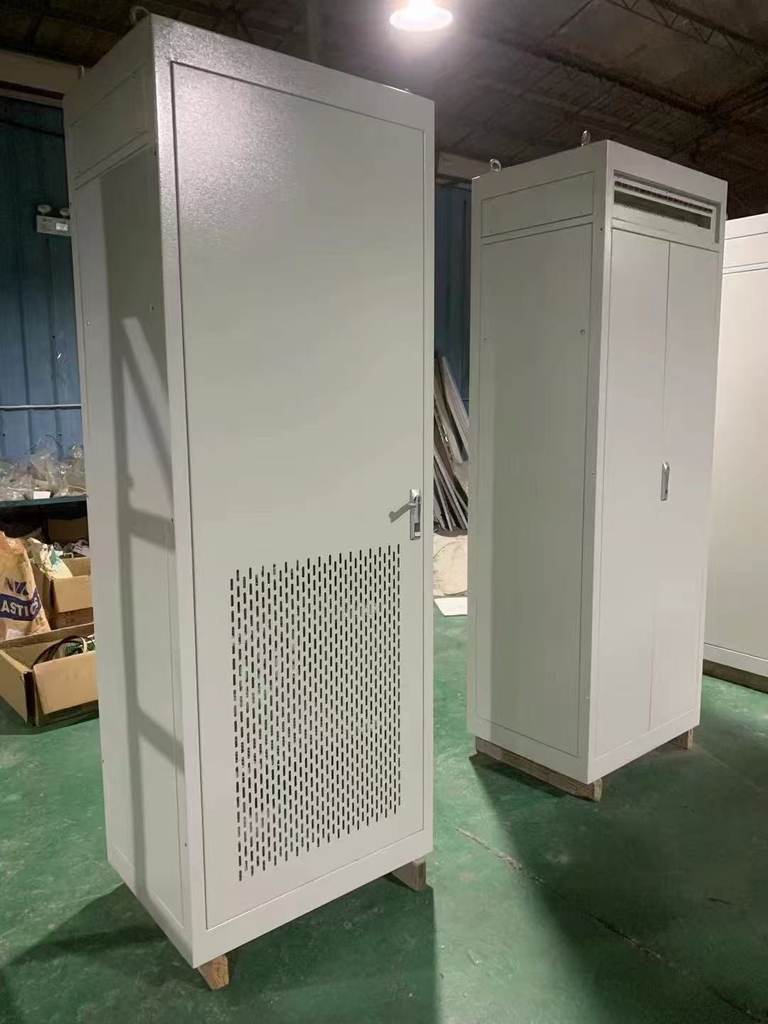 Outdoor waterproof cabinet