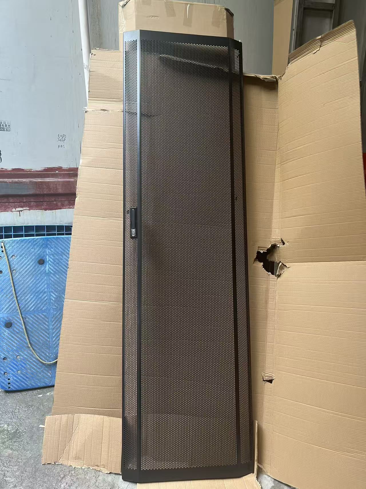 Single Protruding Mesh Door Variant